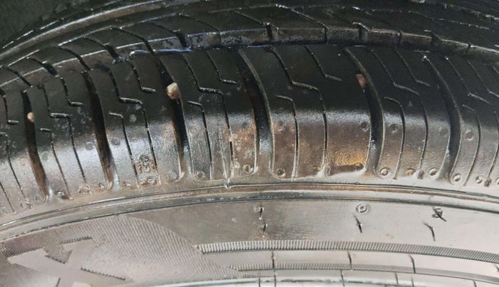 2021 Renault TRIBER RXT, Petrol, Manual, 40,283 km, Left Rear Tyre Tread