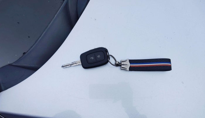 2021 Renault TRIBER RXT, Petrol, Manual, 40,283 km, Key Close Up