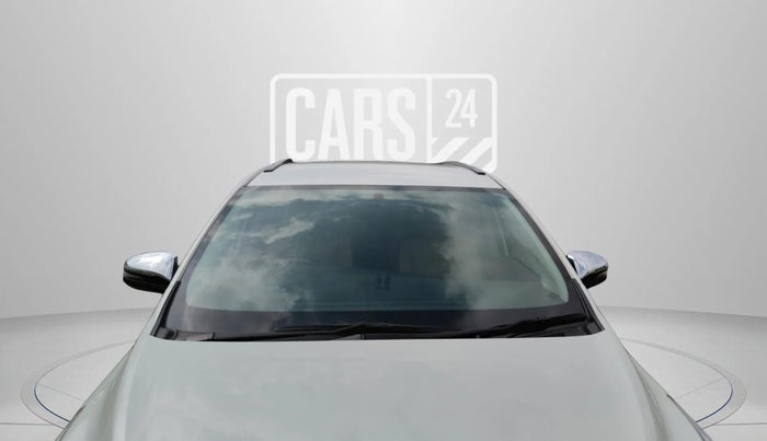 2022 Toyota Innova Crysta 2.4 ZX 7 STR, Diesel, Manual, 1,11,419 km, Front Windshield