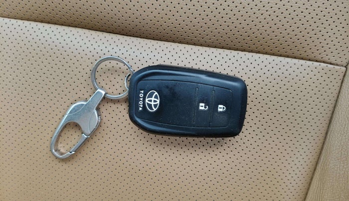 2022 Toyota Innova Crysta 2.4 ZX 7 STR, Diesel, Manual, 1,11,419 km, Key Close Up