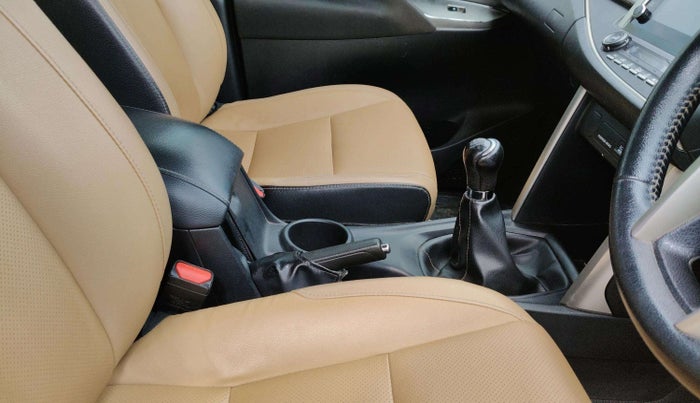 2022 Toyota Innova Crysta 2.4 ZX 7 STR, Diesel, Manual, 1,11,419 km, Gear Lever