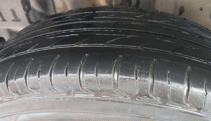 2019 Maruti Swift VXI, Petrol, Manual, 68,696 km, Left Front Tyre Tread