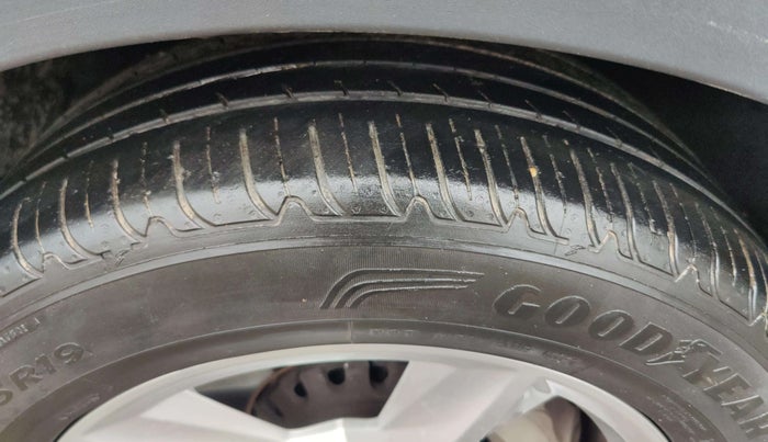 2017 Audi Q7 45 TDI QUATTRO PREMIUM PLUS, Diesel, Automatic, 74,225 km, Right Rear Tyre Tread