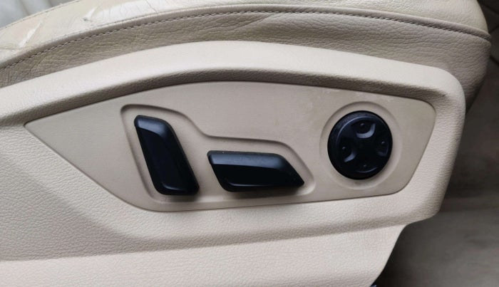 2017 Audi Q7 45 TDI QUATTRO PREMIUM PLUS, Diesel, Automatic, 74,225 km, Driver Side Adjustment Panel