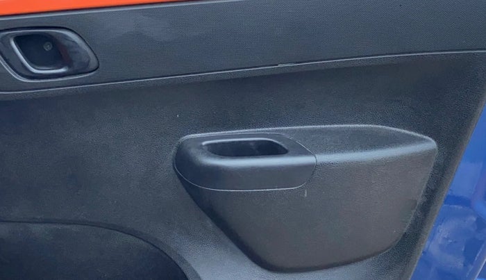 2019 Renault Kwid CLIMBER 1.0, Petrol, Manual, 77,241 km, Driver Side Door Panels Control