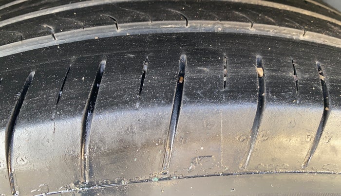 2022 Skoda KUSHAQ AMBITION 1.0L TSI MT, Petrol, Manual, 49,014 km, Left Rear Tyre Tread