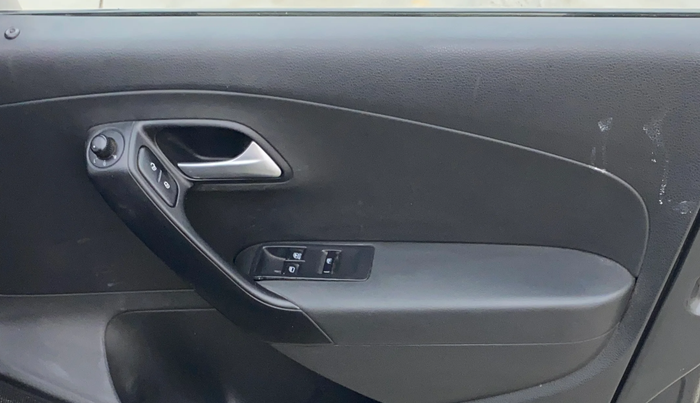 2018 Volkswagen Polo COMFORTLINE 1.0L MPI, Petrol, Manual, 1,26,359 km, Driver Side Door Panels Control