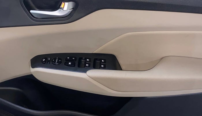 2018 Hyundai Verna 1.6 VTVT SX O, Petrol, Manual, 29,011 km, Driver Side Door Panels Control