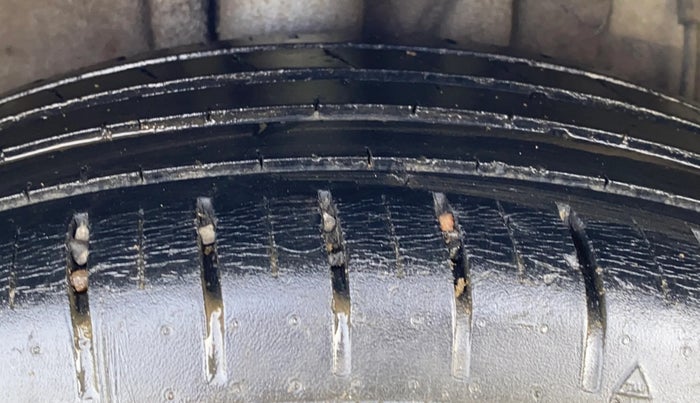 2015 Hyundai Elite i20 SPORTZ 1.2 (O), Petrol, Manual, 66,585 km, Right Rear Tyre Tread