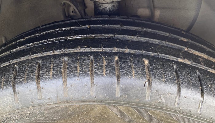 2015 Hyundai Elite i20 SPORTZ 1.2 (O), Petrol, Manual, 66,585 km, Right Front Tyre Tread