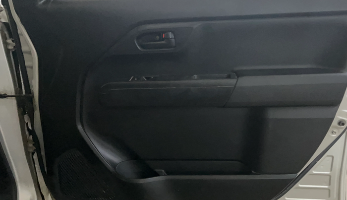 2019 Maruti New Wagon-R LXI CNG 1.0, CNG, Manual, 73,903 km, Driver Side Door Panels Control