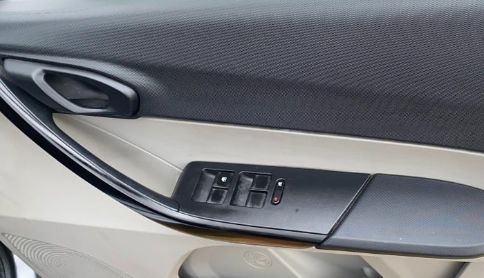 2019 Tata Tiago XT PETROL, Petrol, Manual, 50,828 km, Driver Side Door Panels Control