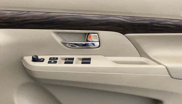 2019 Maruti Ertiga ZXI+ SHVS, Petrol, Manual, 40,869 km, Driver Side Door Panels Control