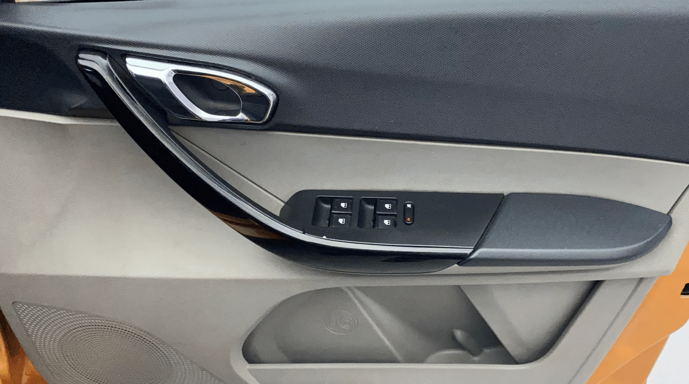 2017 Tata Tiago XZ PETROL, Petrol, Manual, 54,977 km, Driver Side Door Panels Control
