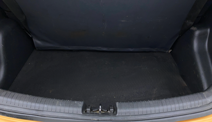 2016 Hyundai Grand i10 ASTA 1.2 KAPPA VTVT, Petrol, Manual, 94,915 km, Boot Inside