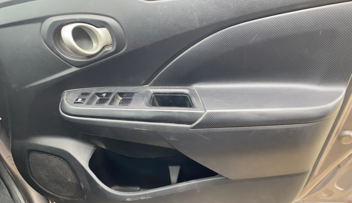 2019 Datsun Go T CVT, CNG, Automatic, 1,12,699 km, Driver Side Door Panels Control