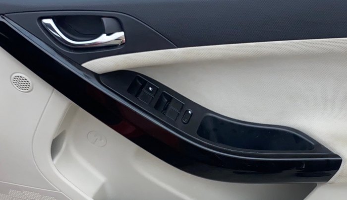 2020 Tata NEXON XZ PLUS (O) PETROL, Petrol, Manual, 61,283 km, Driver Side Door Panels Control
