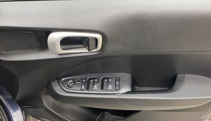 2020 Hyundai VENUE S 1.2, Petrol, Manual, 47,778 km, Driver Side Door Panels Control