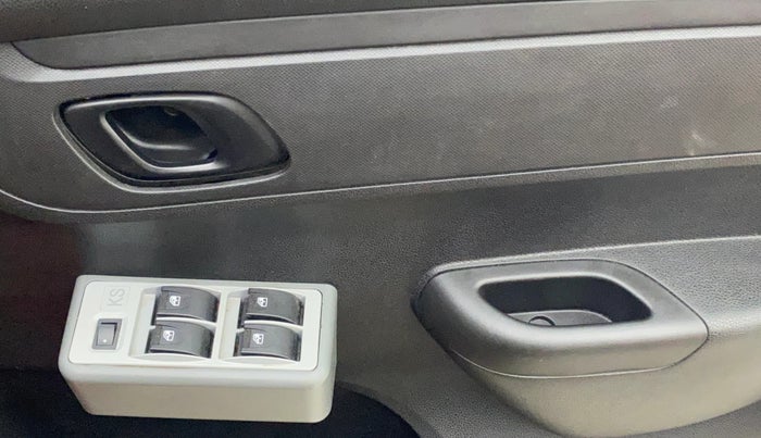 2018 Renault Kwid RXL, Petrol, Manual, 3,393 km, Driver Side Door Panels Control