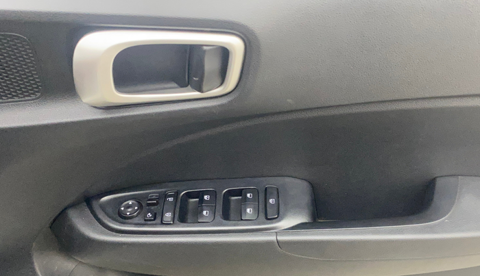 2019 Hyundai VENUE SX PLUS 1.0 TURBO DCT, Petrol, Automatic, 83,923 km, Driver Side Door Panels Control