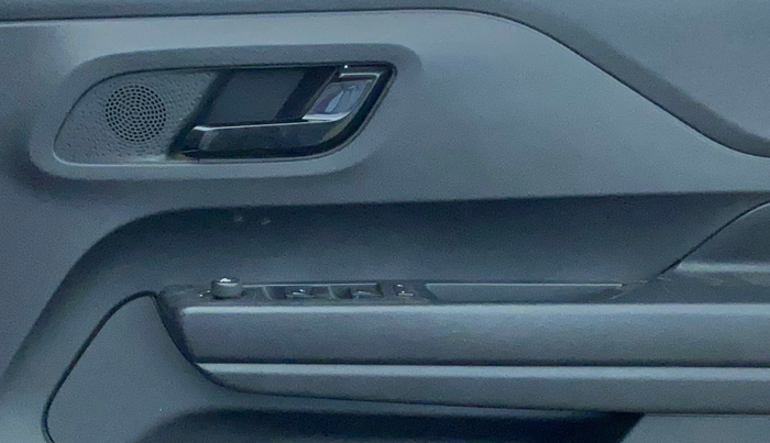 2021 Tata PUNCH ADVENTURE MT, Petrol, Manual, 33,291 km, Driver Side Door Panels Control