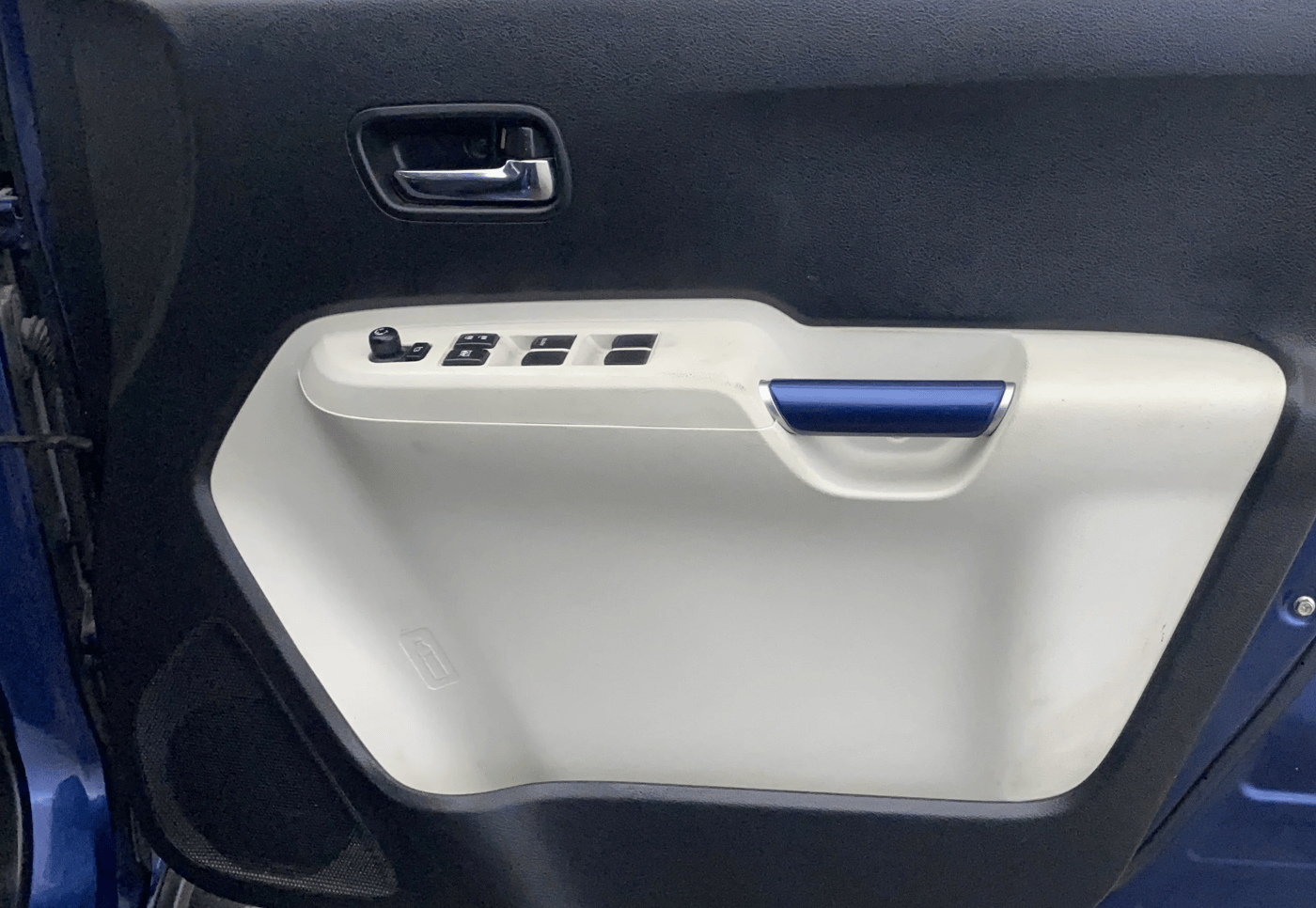 2021 Maruti IGNIS ALPHA 1.2, Petrol, Manual, 39,436 km, Driver Side Door Panels Control