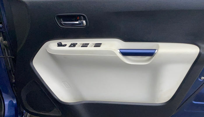 2021 Maruti IGNIS ALPHA 1.2, Petrol, Manual, 39,415 km, Driver Side Door Panels Control