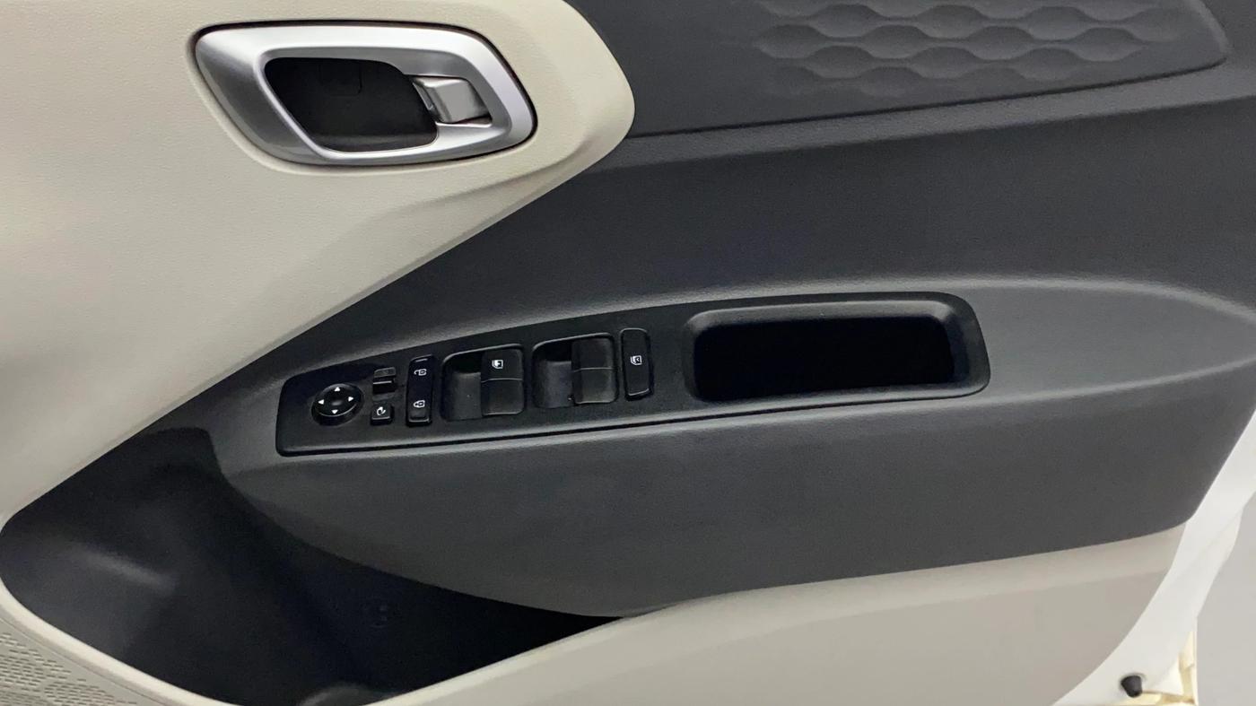2022 Hyundai AURA SX PLUS 1.2 AMT, Petrol, Automatic, 53,946 km, Driver Side Door Panels Control