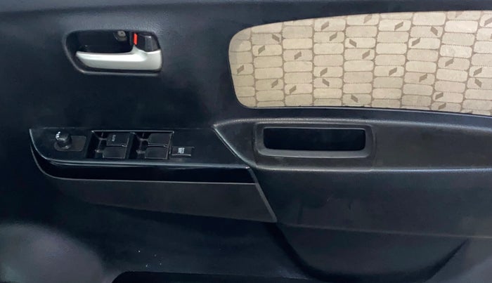 2017 Maruti Wagon R 1.0 VXI, Petrol, Manual, 62,961 km, Driver Side Door Panels Control