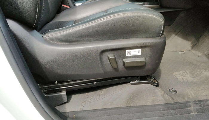 2023 Toyota Fortuner 4X2 AT 2.8 DIESEL, Diesel, Automatic, 13,228 km, Driver Side Adjustment Panel