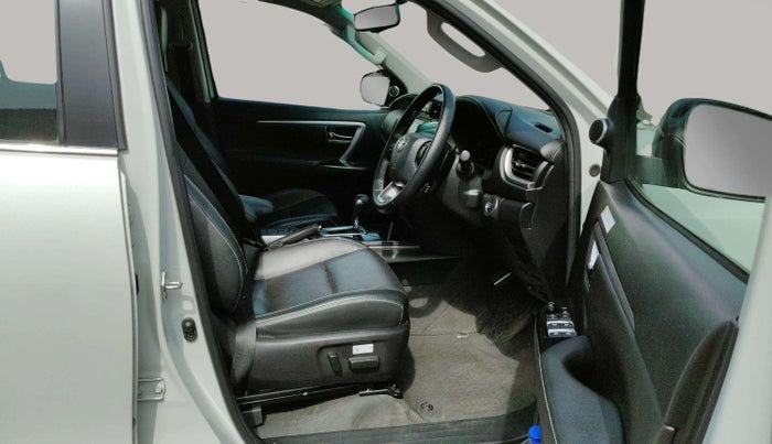 2023 Toyota Fortuner 4X2 AT 2.8 DIESEL, Diesel, Automatic, 13,228 km, Right Side Front Door Cabin