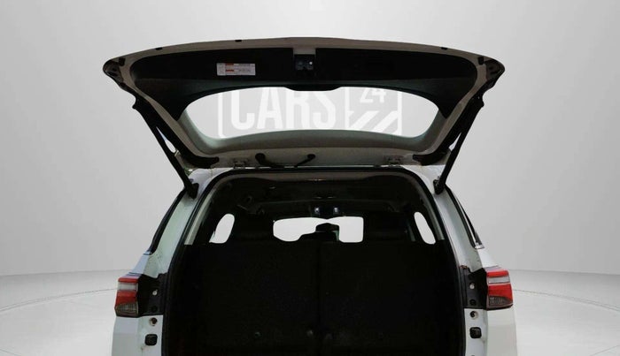 2023 Toyota Fortuner 4X2 AT 2.8 DIESEL, Diesel, Automatic, 13,228 km, Boot Open Zoomed View