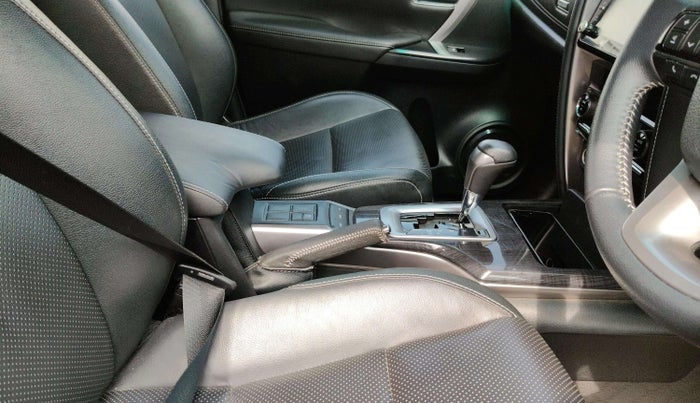 2023 Toyota Fortuner 4X2 AT 2.8 DIESEL, Diesel, Automatic, 13,228 km, Gear Lever