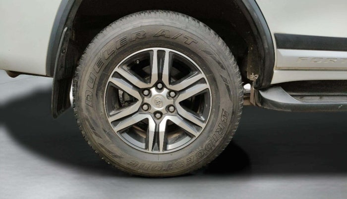 2023 Toyota Fortuner 4X2 AT 2.8 DIESEL, Diesel, Automatic, 13,228 km, Right Rear Wheel