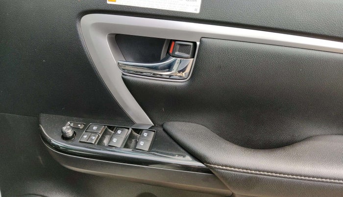 2023 Toyota Fortuner 4X2 AT 2.8 DIESEL, Diesel, Automatic, 13,228 km, Driver Side Door Panels Control