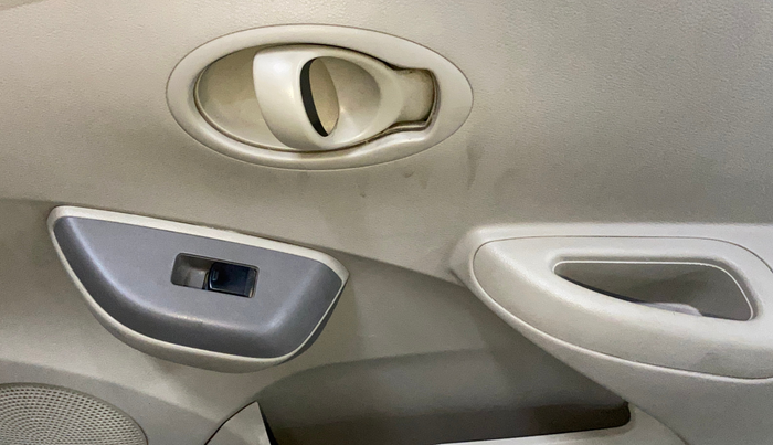 2015 Datsun Go Plus T, Petrol, Manual, 68,855 km, Driver Side Door Panels Control