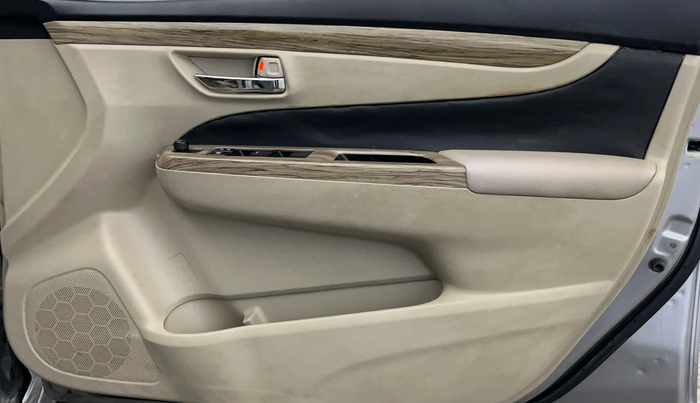 2019 Maruti Ciaz SIGMA 1.5 SHVS MT  PETROL, Petrol, Manual, 33,165 km, Driver Side Door Panels Control