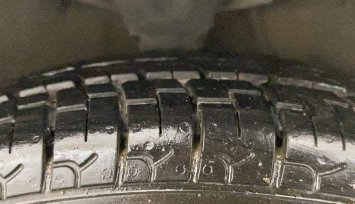 2013 Hyundai Eon ERA +, Petrol, Manual, 61,413 km, Right Front Tyre Tread