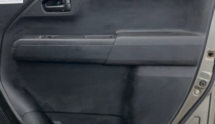 2022 Maruti New Wagon-R LXI CNG 1.0, CNG, Manual, 46,918 km, Driver Side Door Panels Control