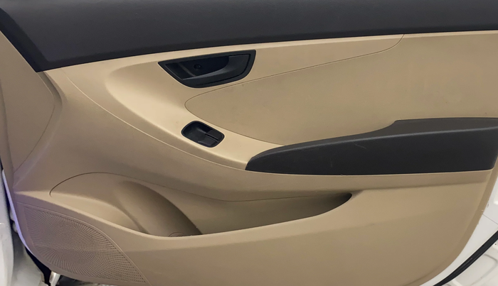 2014 Hyundai Eon 1.0 MAGNA +, Petrol, Manual, 52,140 km, Driver Side Door Panels Control