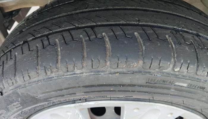 2013 Honda Brio S MT, Petrol, Manual, 96,418 km, Right Front Tyre Tread