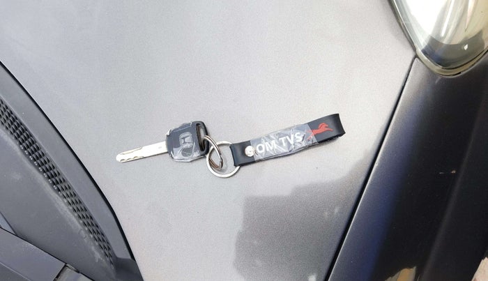 2013 Honda Brio S MT, Petrol, Manual, 96,418 km, Key Close Up