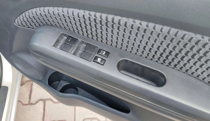 2014 Maruti Ritz VDI, Diesel, Manual, 1,39,144 km, Driver Side Door Panels Control