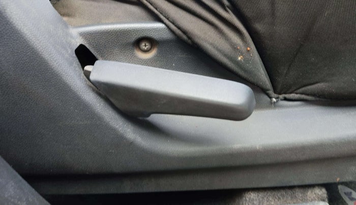 2014 Maruti Ritz VDI, Diesel, Manual, 1,39,144 km, Driver Side Adjustment Panel