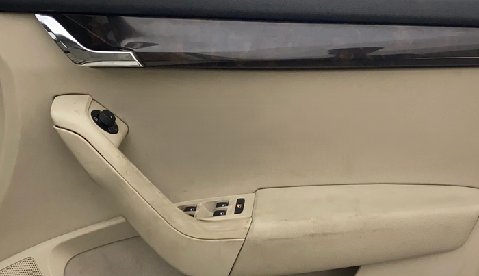 2015 Skoda Octavia ELEGANCE 1.8 TSI AT, Petrol, Automatic, 77,584 km, Driver Side Door Panels Control