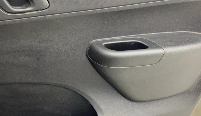 2022 Renault Kwid RXT 0.8, Petrol, Manual, 8,150 km, Driver Side Door Panels Control