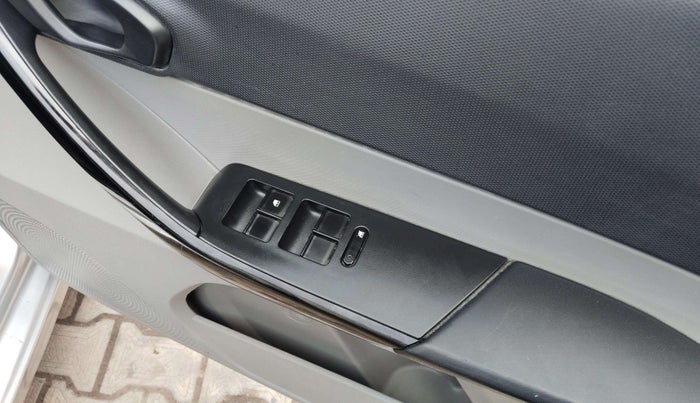 2018 Tata Tiago XT PETROL, Petrol, Manual, 1,06,040 km, Driver Side Door Panels Control