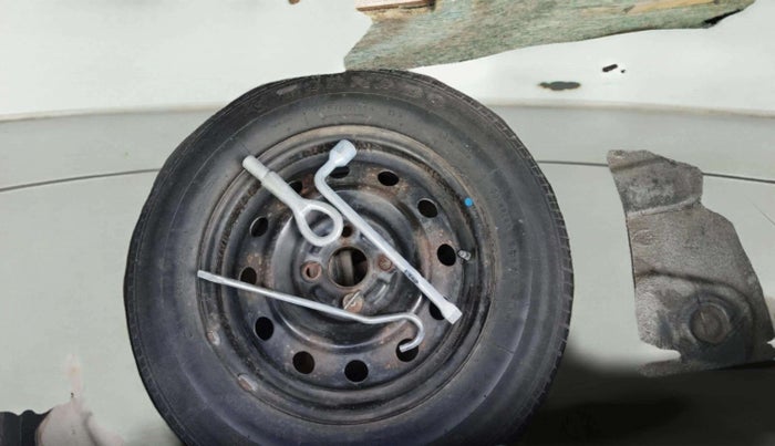 2018 Tata Tiago XT PETROL, Petrol, Manual, 1,06,040 km, Spare Tyre