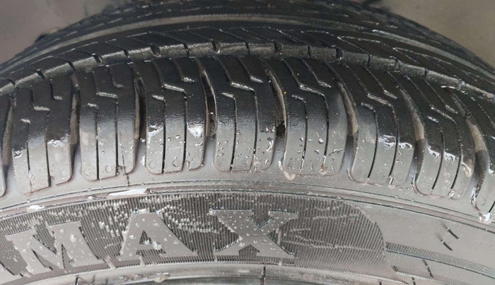 2018 Tata Tiago XT PETROL, Petrol, Manual, 1,06,040 km, Right Front Tyre Tread