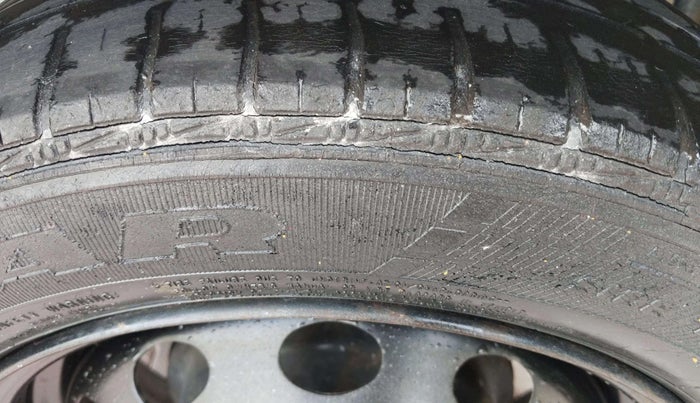 2018 Tata Tiago XT PETROL, Petrol, Manual, 1,06,040 km, Right Rear Tyre Tread